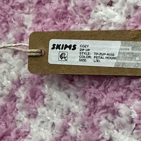 Skims Cozy Knit Zip Up in petal houndstooth - Picture 8 of 11